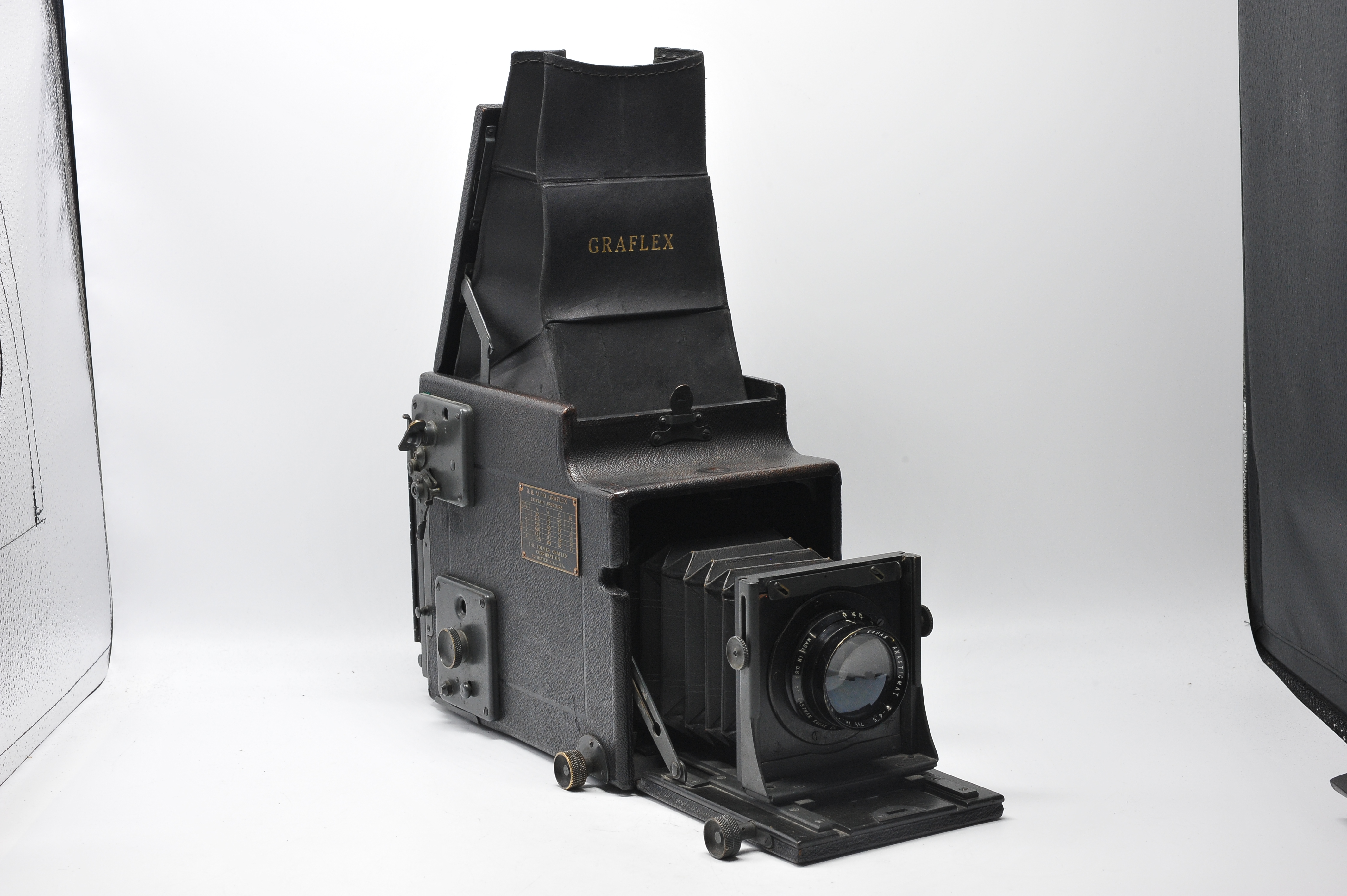 Pre-Owned - R.B. Auto Graflex 3 1/4 x 4 1/4 Camera w/ Kodak Anastigmat 7 1/2 inch lens f/4.5 Questions & Answers