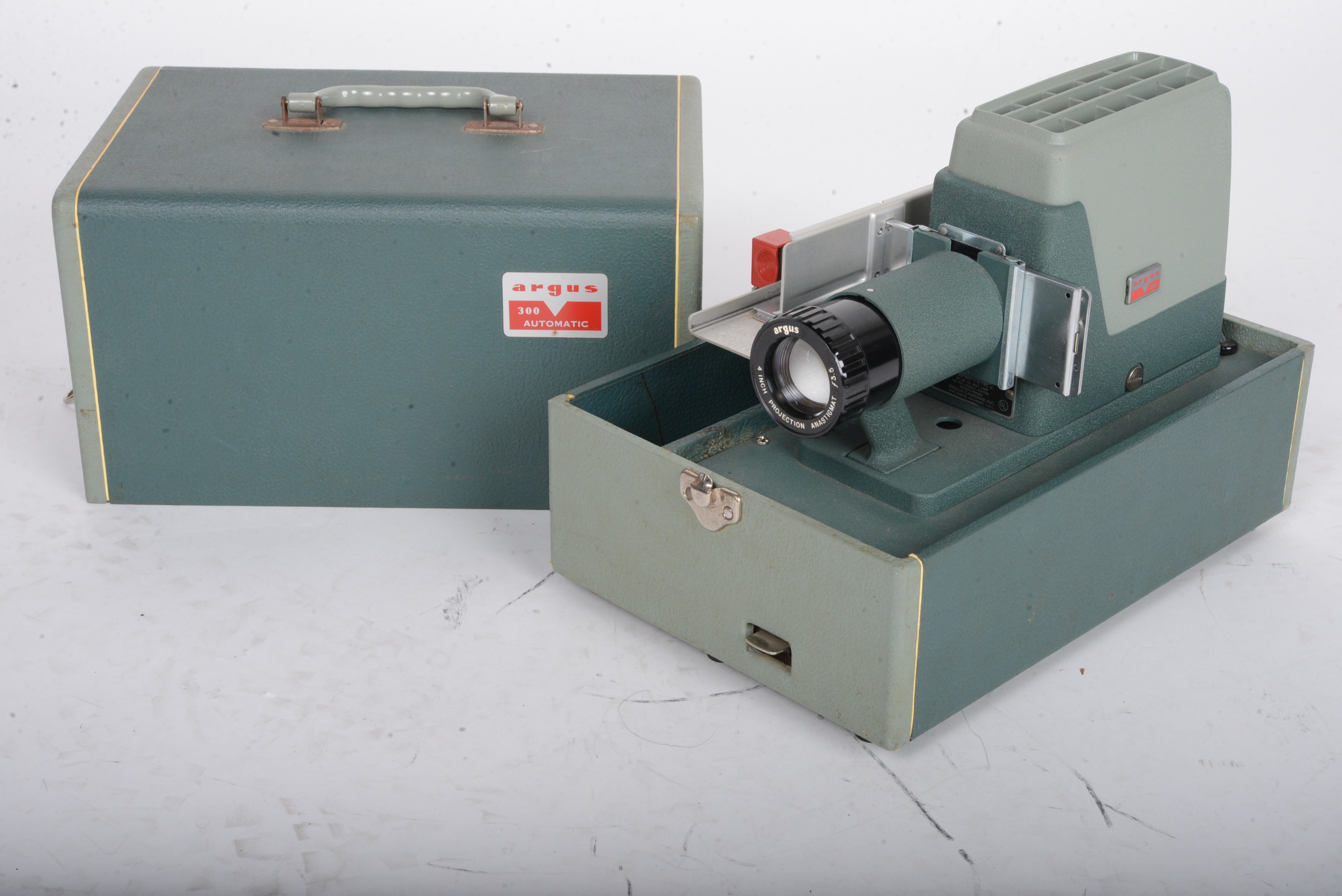 Pre-Owned - Vintage Argus 300 Automatic Projector w/Slide Changer Questions & Answers